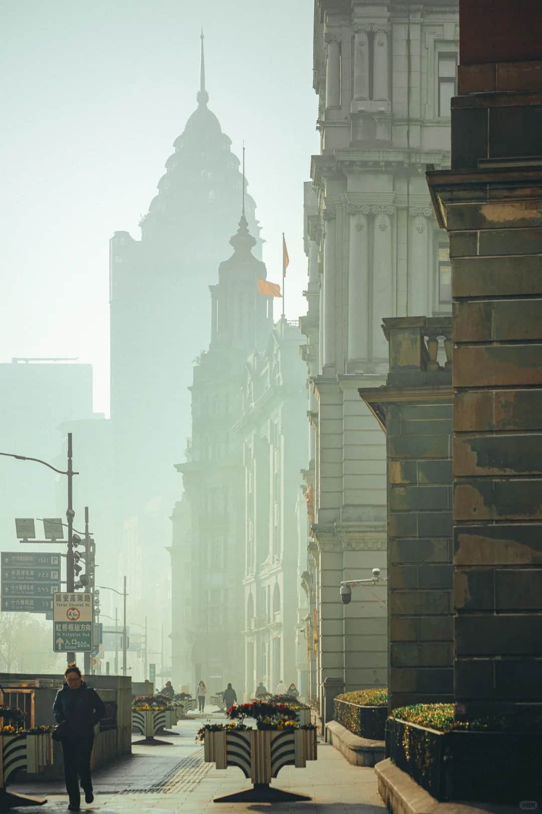 Bund heritage street wall route photo