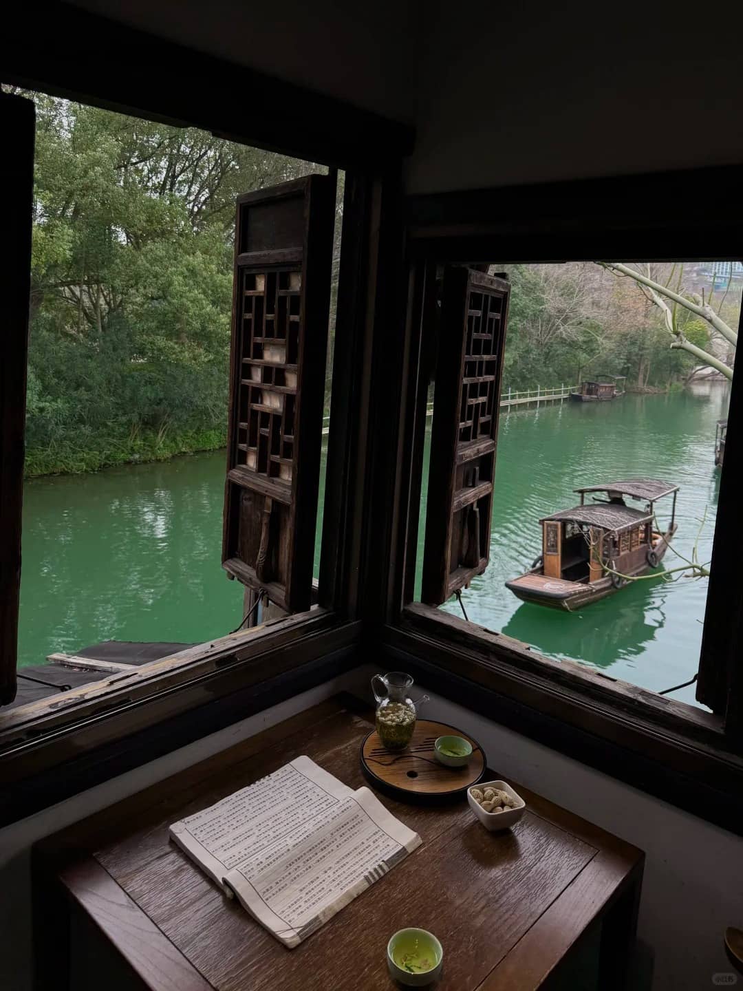 Wuzhen canal house detail route photo