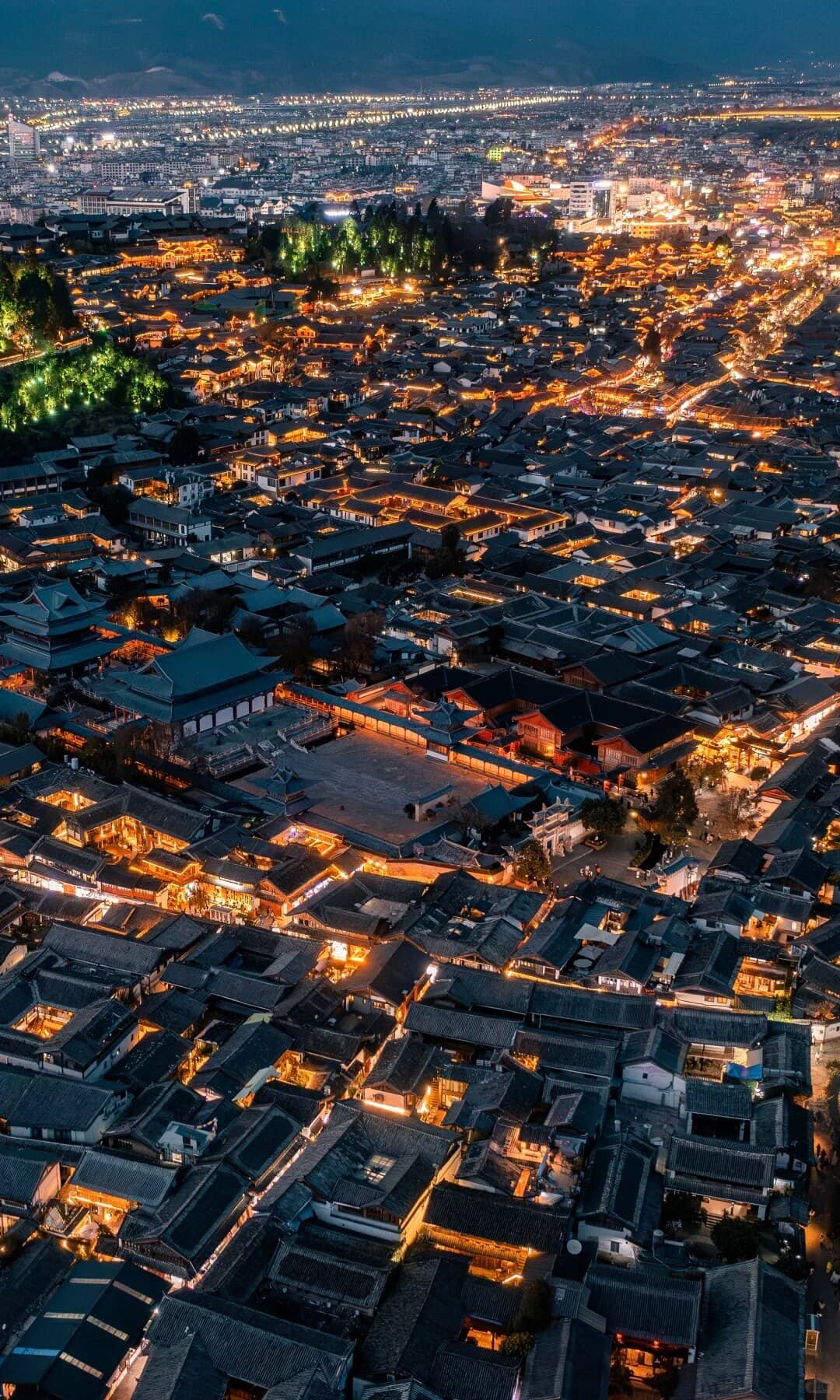 Lijiang old-town aerial night route photo