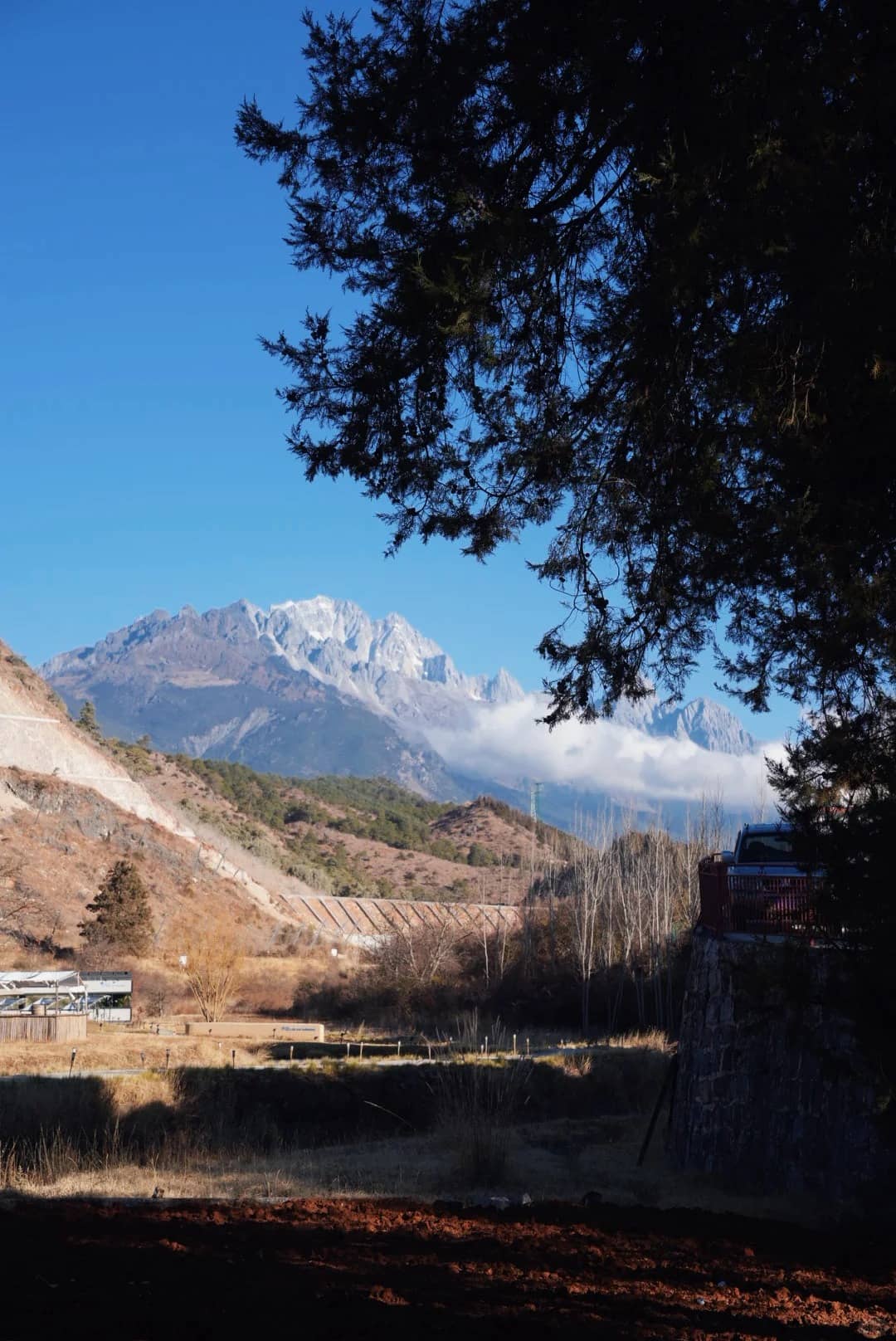 Shuhe framed snow-mountain view route photo