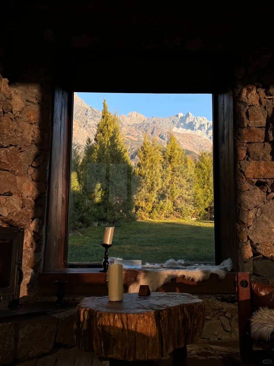 Snow-mountain stay view route photo