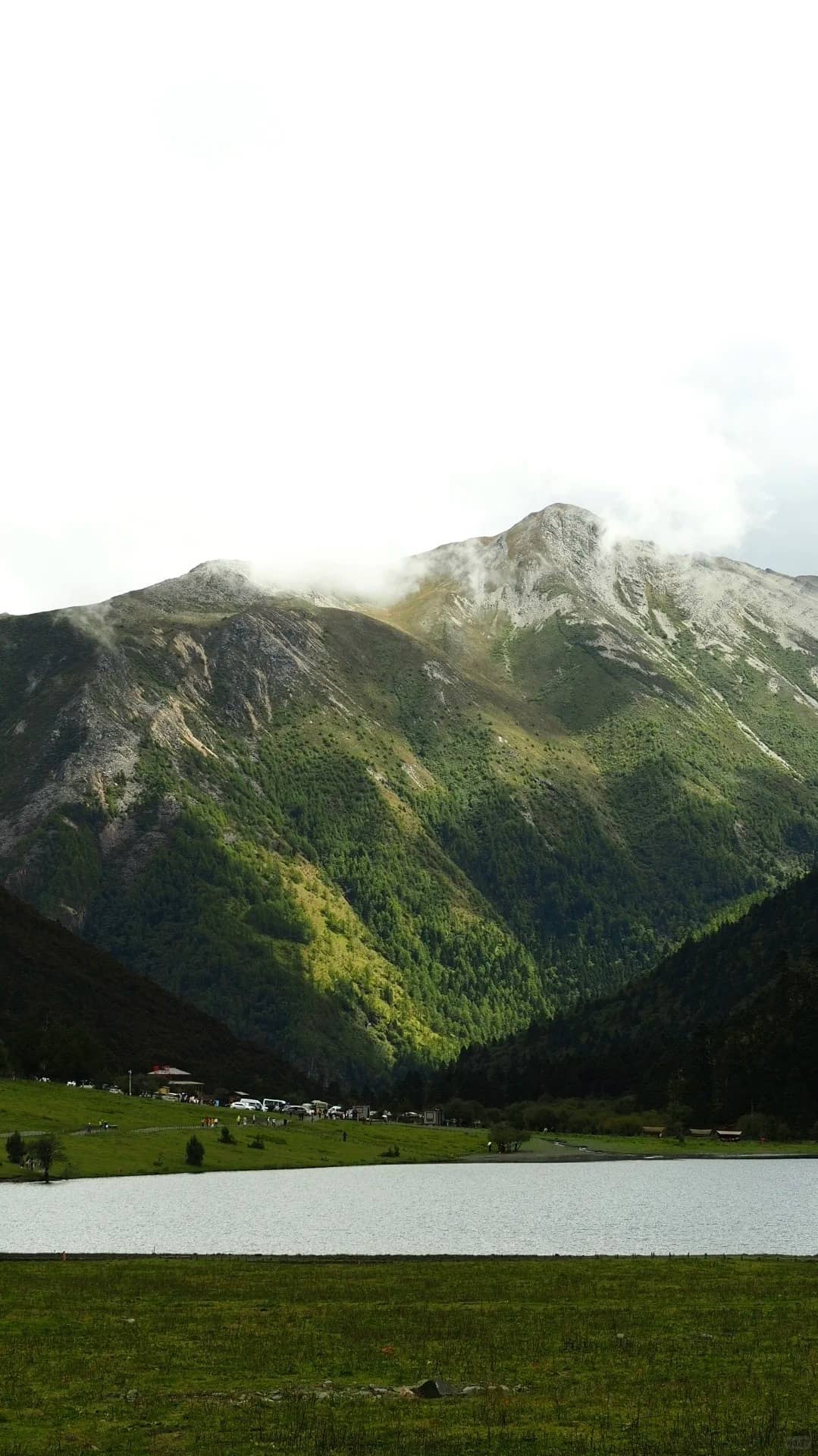 Shangri-La town and monastery route photo