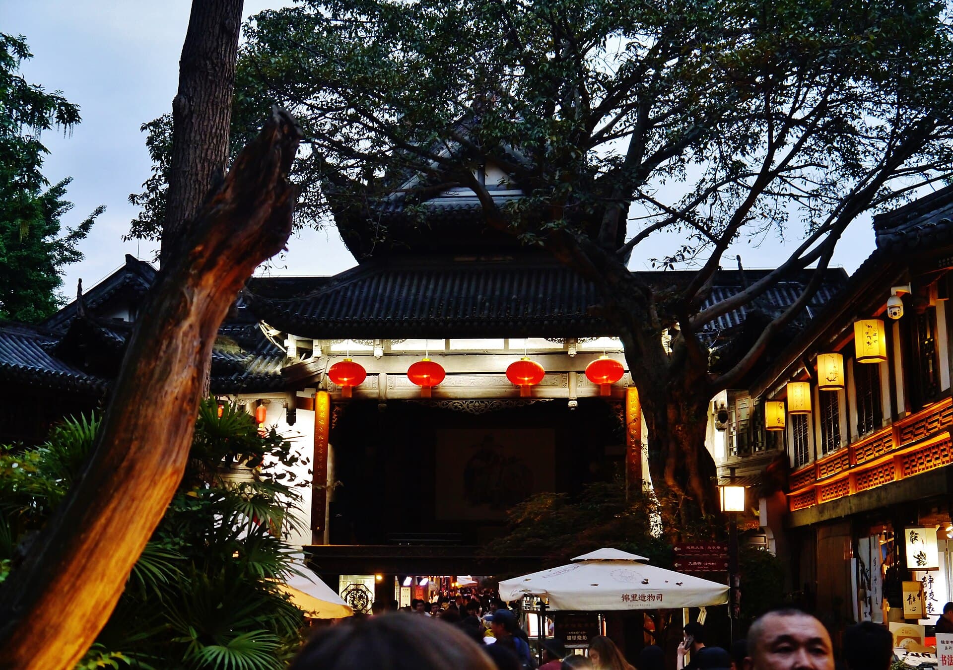 Jinli old street in Chengdu for a food and panda route