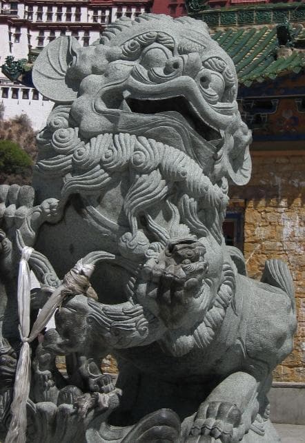 Potala Palace in Lhasa for a Tibet route direction