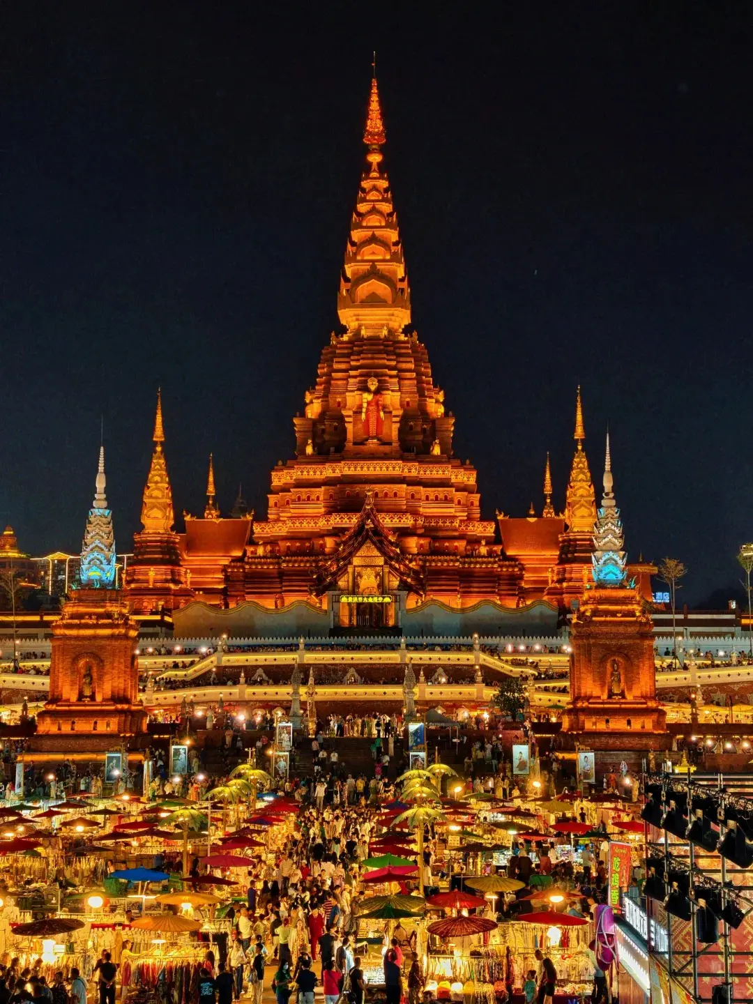 Jinghong Starlight Night Market and Dai-style architecture for a short Xishuangbanna route