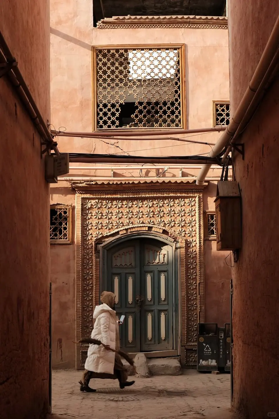 9 to 10 day South Xinjiang culture and desert route Arrive in Kashgar and recover. Keep the evening local and light while... material-library route evidence
