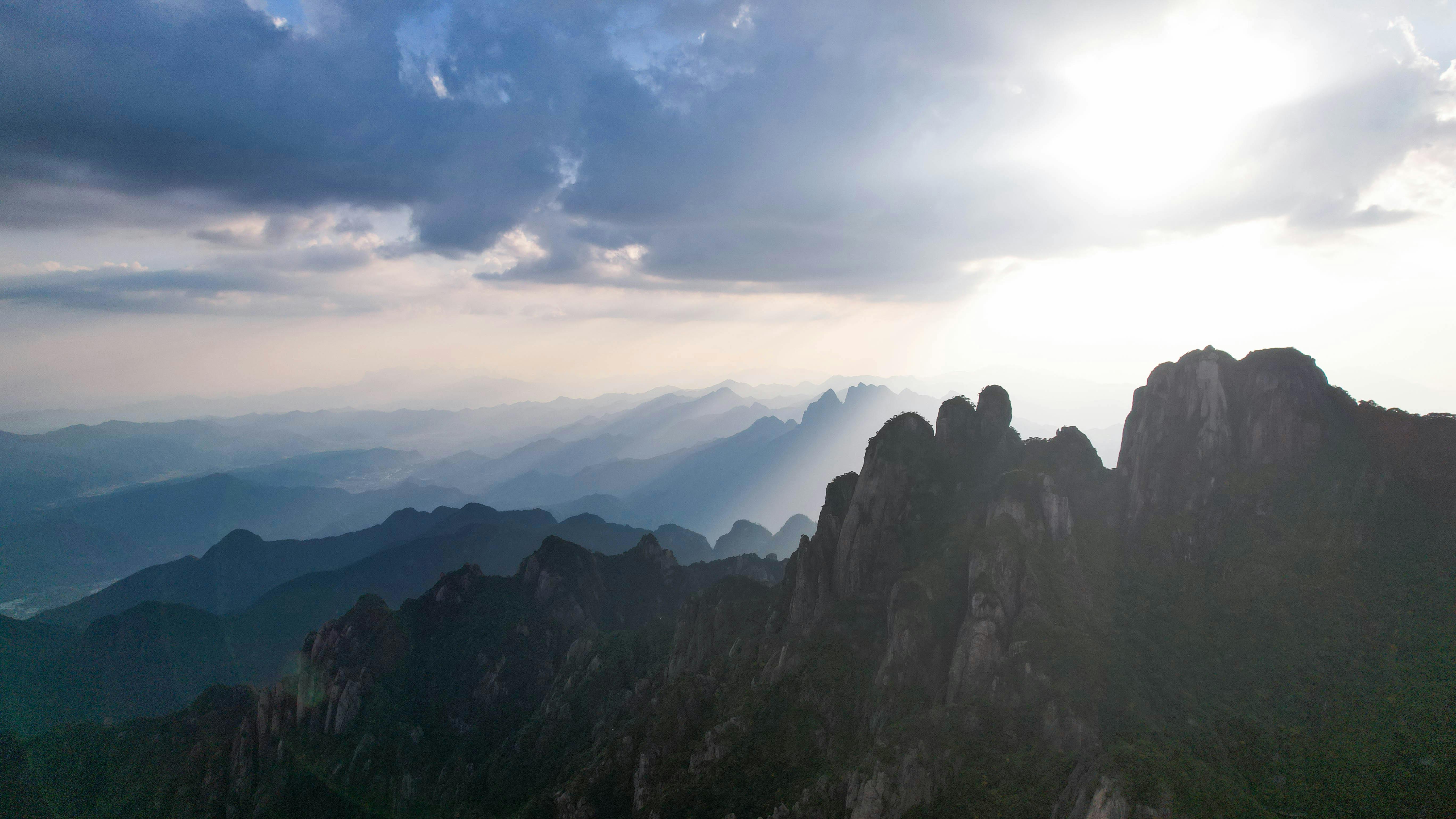 Huangshan mountain light and ridges