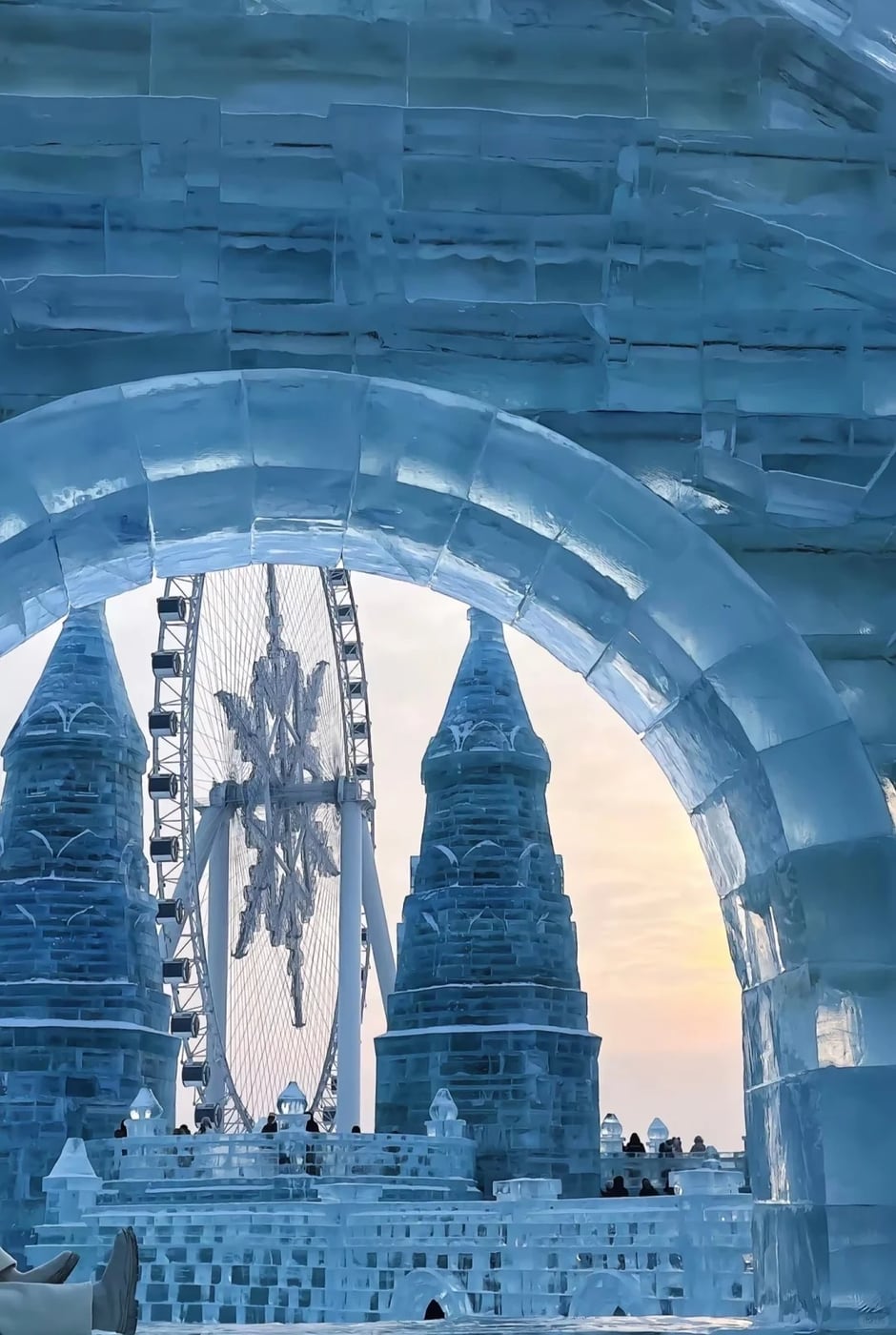 Harbin Ice and Snow World night window route photo