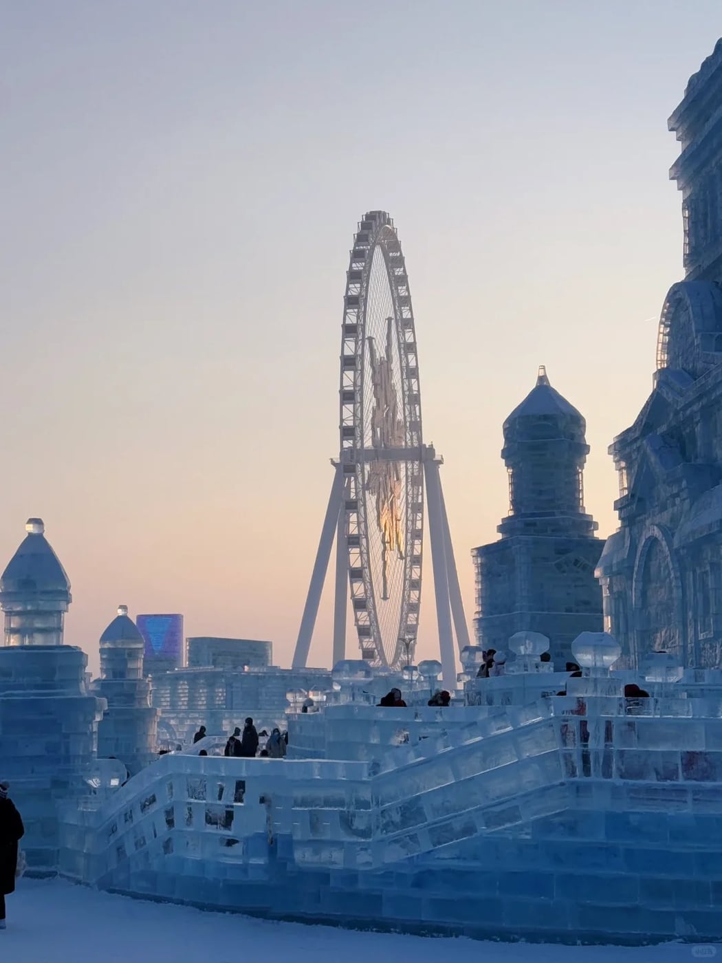Harbin Ice and Snow World night window route photo