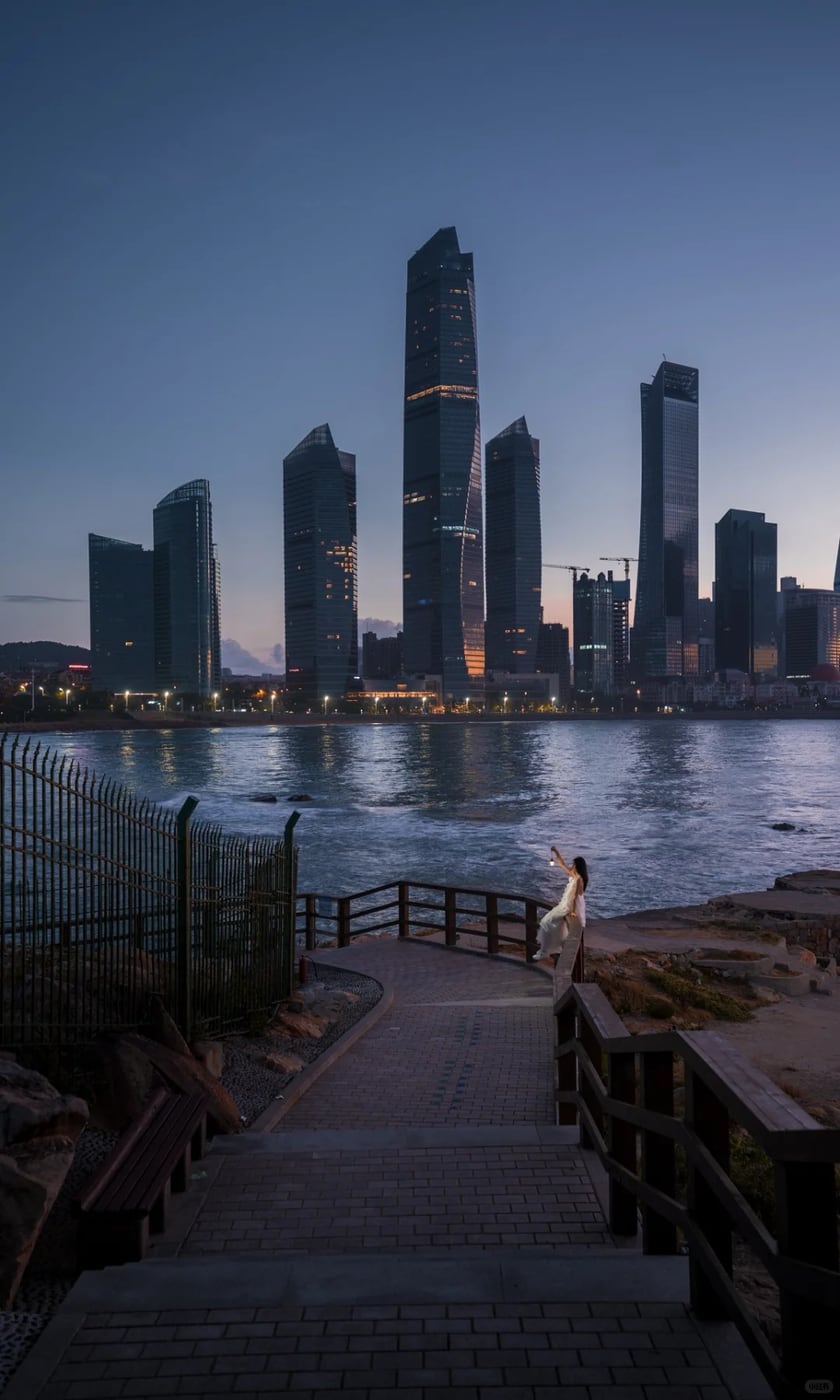 Qingdao coast and seaside buffer route photo