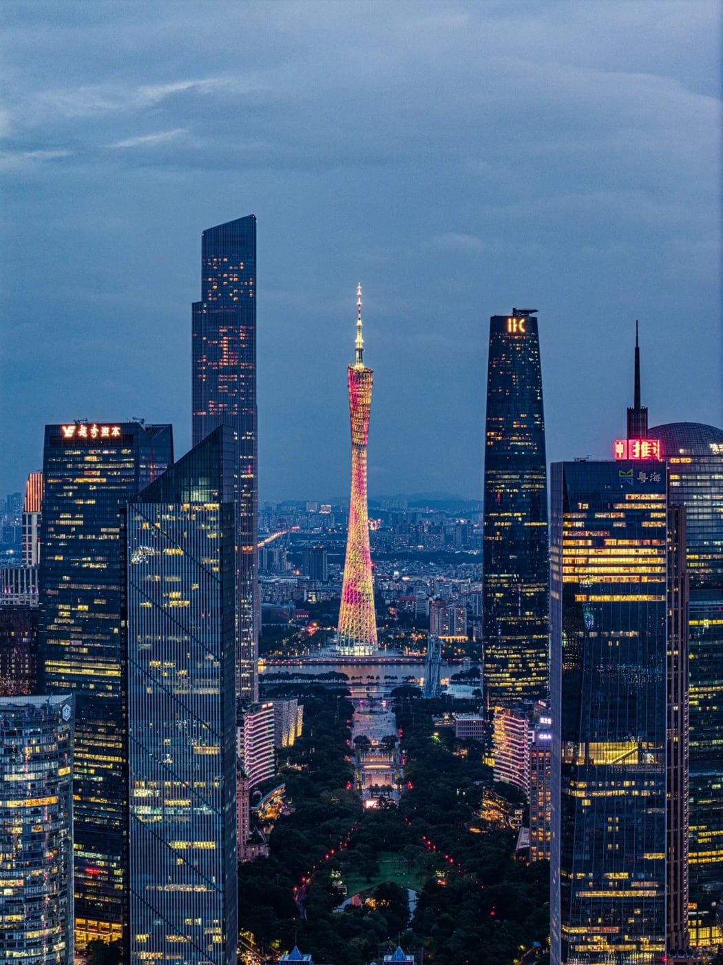 Canton Tower and Pearl River skyline route photo