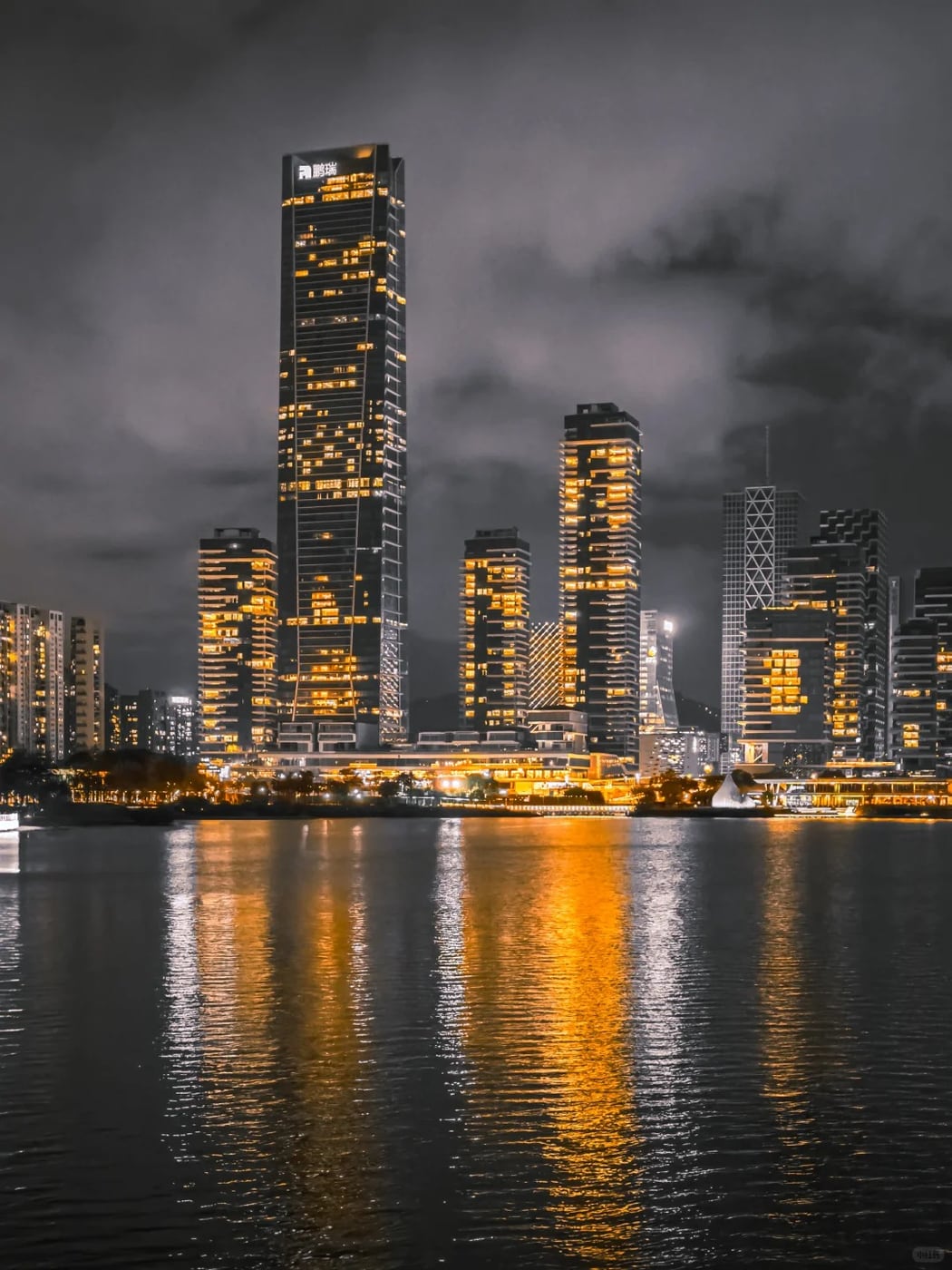 Shenzhen skyline and bay contrast route photo