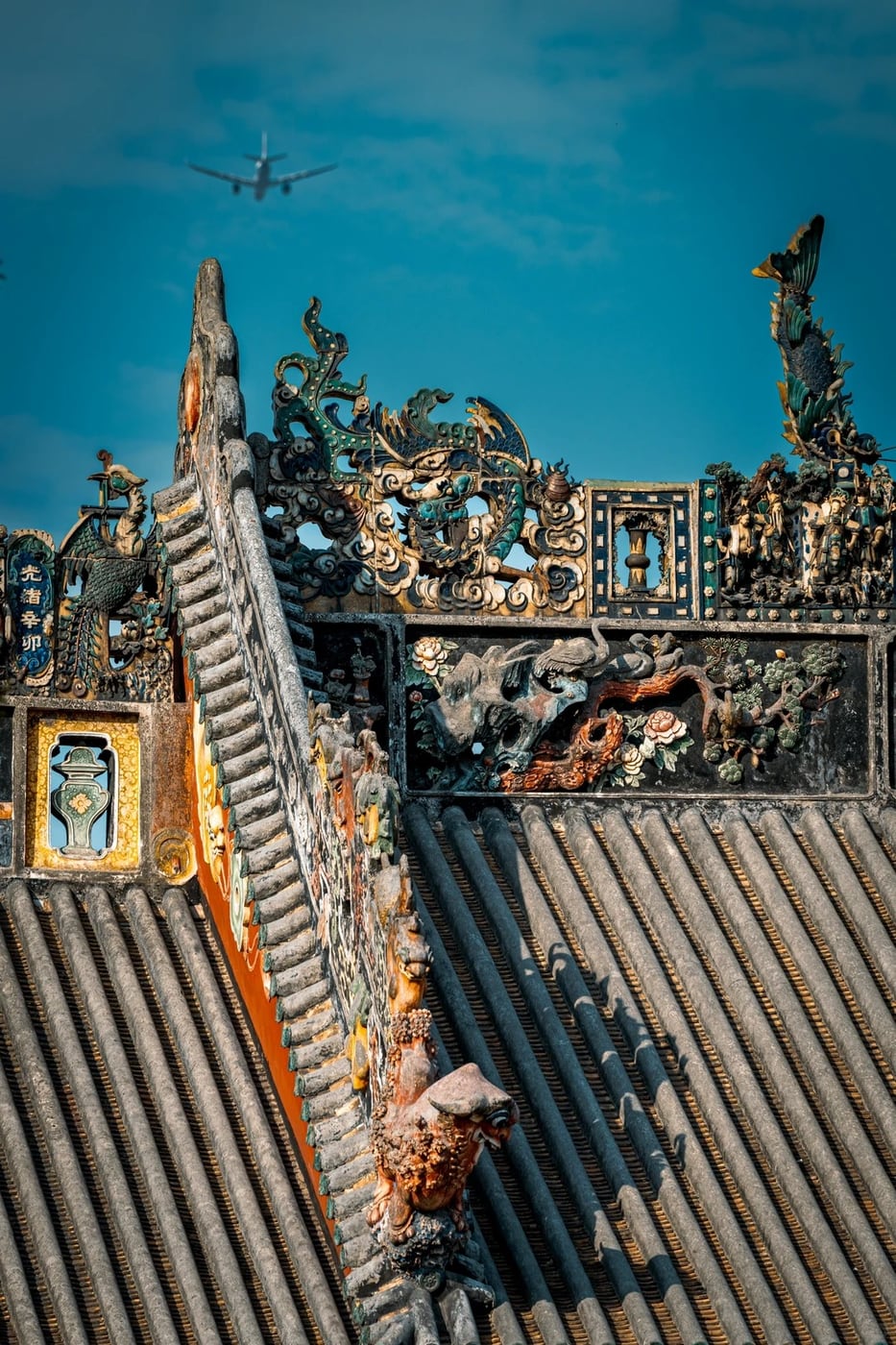 Guangzhou carved roofline route photo