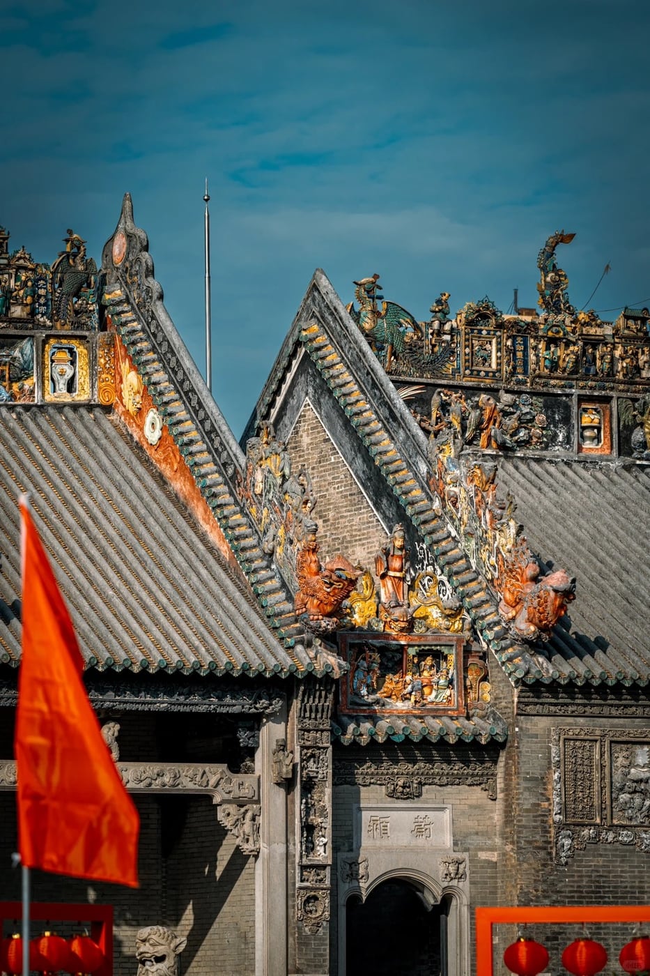 Guangzhou roofline close view route photo